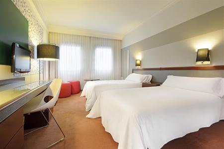 фото отеля Tryp Santiago