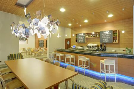 фото отеля Tryp Santiago