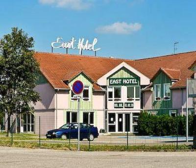 фото отеля East Hotel 67