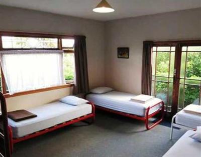 фото отеля Dolphin Lodge Backpackers