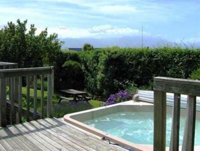 фото отеля Dolphin Lodge Backpackers