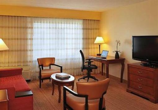 фото отеля Courtyard by Marriott Edison/Woodbridge