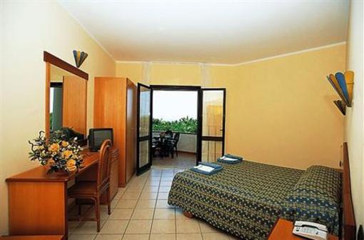 фото отеля Villaggio Torre Ruffa Robinson