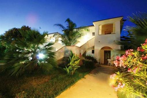 фото отеля Villaggio Torre Ruffa Robinson