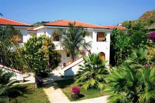 фото отеля Villaggio Torre Ruffa Robinson