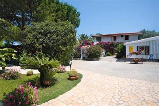 фото отеля Villaggio Torre Ruffa Robinson