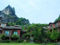 Red Lantern Log House Holiday Resort