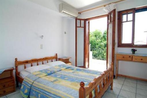 фото отеля Stathopoulos Apartments