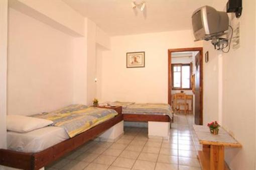 фото отеля Stathopoulos Apartments