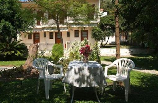 фото отеля Stathopoulos Apartments
