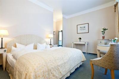 фото отеля Relexa Schlosshotel Cecilienhof Potsdam