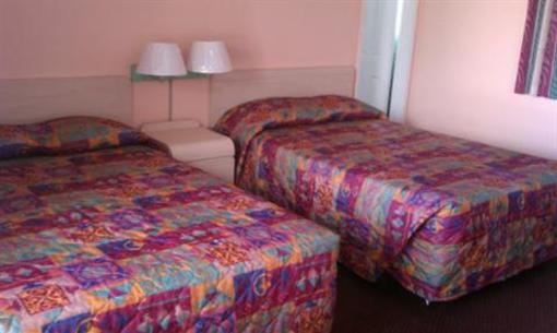 фото отеля Budget Lodge & Foodmart