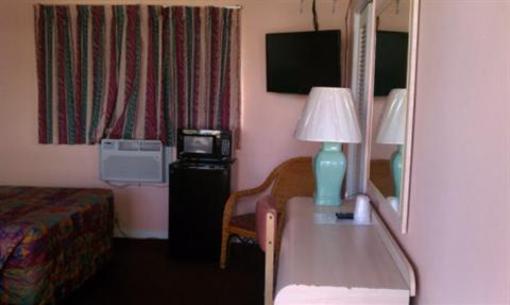фото отеля Budget Lodge & Foodmart