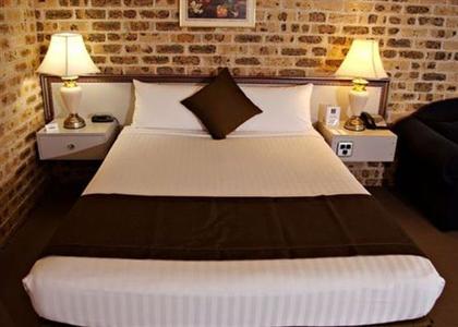 фото отеля Sir Francis Drake Inn Port Stephens