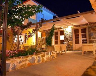 фото отеля Lofos Vourvourou Apartments
