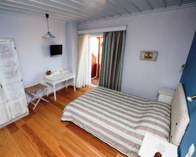 фото отеля Zorbas Apartments at Limnos Beach