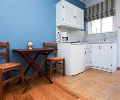 фото отеля Zorbas Apartments at Limnos Beach