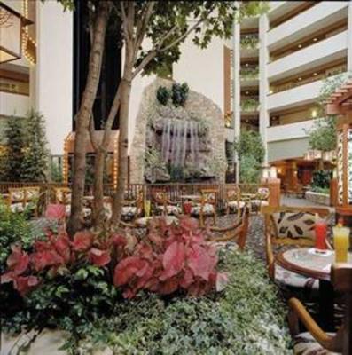 фото отеля Embassy Suites Hotel DFW Airport North/Outdoor World