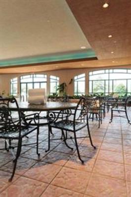фото отеля Embassy Suites Hotel DFW Airport North/Outdoor World
