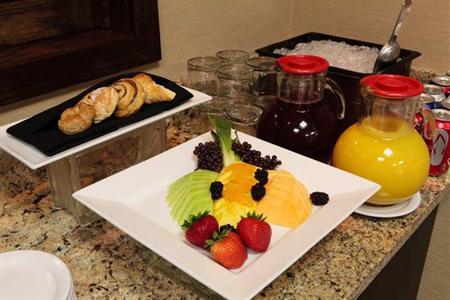 фото отеля Embassy Suites Hotel DFW Airport North/Outdoor World