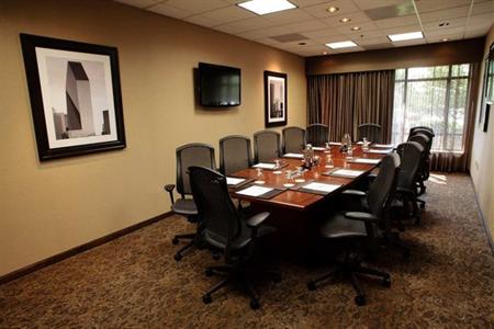 фото отеля Embassy Suites Hotel DFW Airport North/Outdoor World