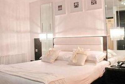 фото отеля Zuni Hotel