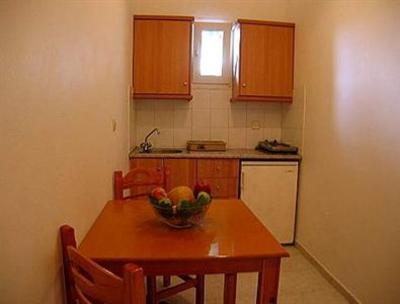 фото отеля Thomatos Beach Apartments Fanari