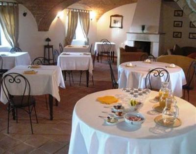 фото отеля Tenuta Marchesi Scarampi Antica Foresteria del Castello di Camino