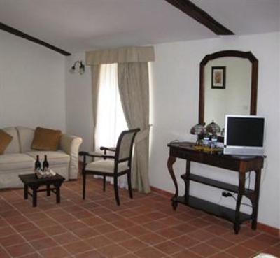 фото отеля Tenuta Marchesi Scarampi Antica Foresteria del Castello di Camino
