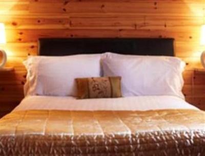 фото отеля Kinnaird House and Woodland Lodges