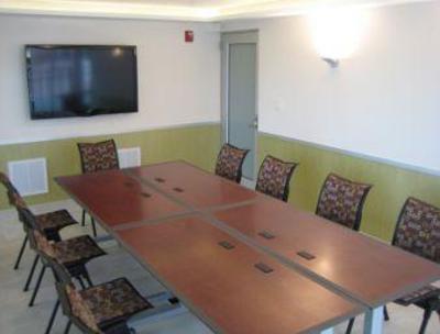 фото отеля Ramada Inn & Suites of Rockville Centre