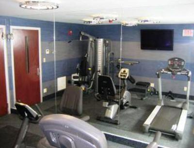 фото отеля Ramada Inn & Suites of Rockville Centre
