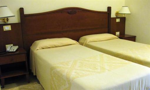 фото отеля Hotel I Lecci Villanovaforru