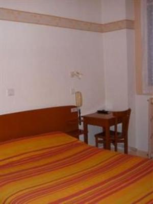 фото отеля Hotel De L'Avenue Tarbes
