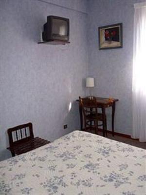 фото отеля Hotel De L'Avenue Tarbes