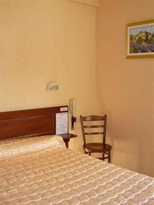 фото отеля Hotel De L'Avenue Tarbes