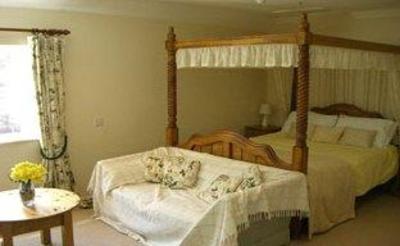 фото отеля Mannings Heath Hotel Horsham (England)