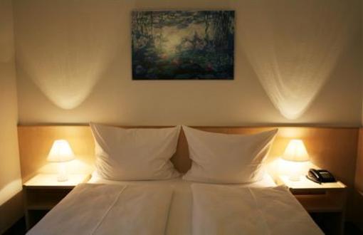 фото отеля Hotel Am Bad Esslingen am Neckar