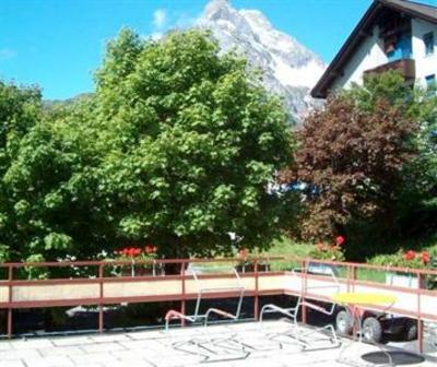 фото отеля Adrenalin Backpackers Hostel