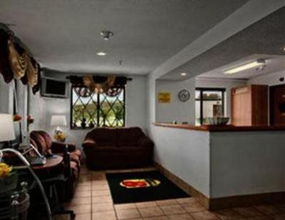 фото отеля Super 8 Motel Amsterdam (New York)