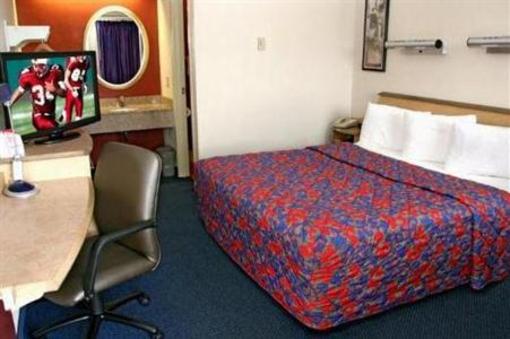 фото отеля Red Roof Inn Willoughby