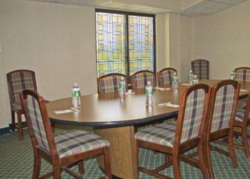 фото отеля Fireside Inn & Suites
