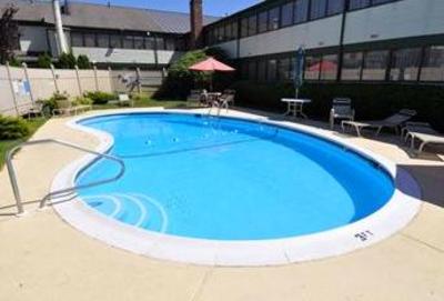 фото отеля Fireside Inn & Suites