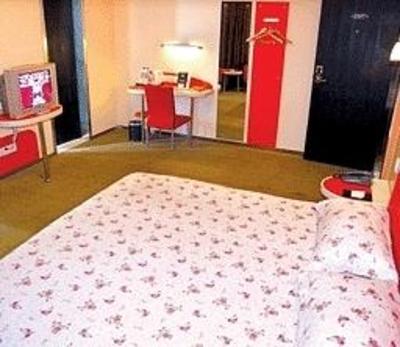 фото отеля Motel168 Yibin Fazhan Road Inn