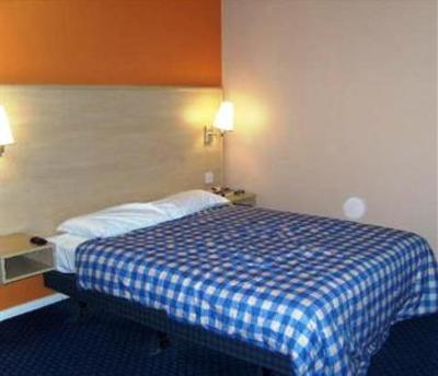 фото отеля Travelodge Newbury Tot Hill Farnborough