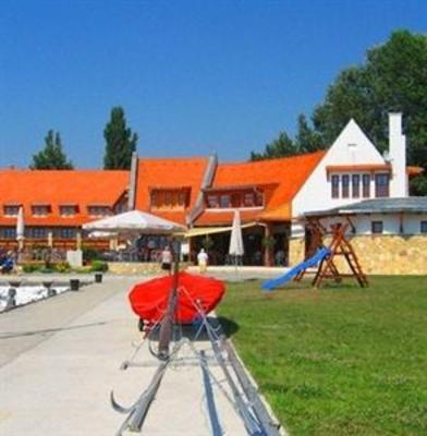 фото отеля Balatonfoi Yacht Club Hotel