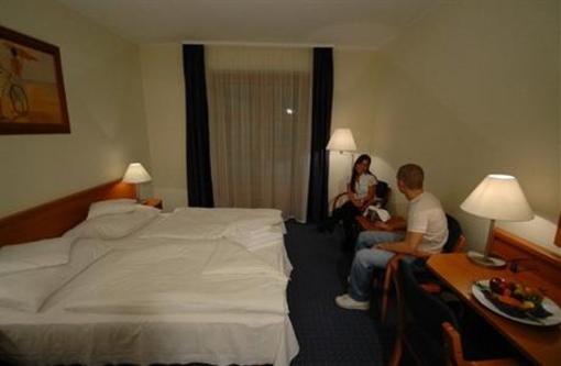 фото отеля Balatonfoi Yacht Club Hotel