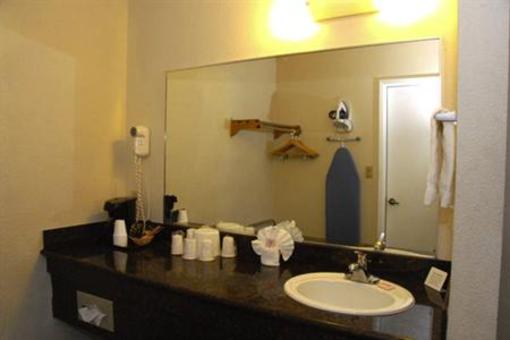 фото отеля Ambassador Inn & Suites Fresno (California)