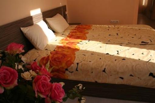 фото отеля Rose Garden Omaks Hotel Apartments