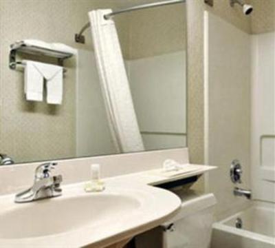 фото отеля Microtel Inn Victor